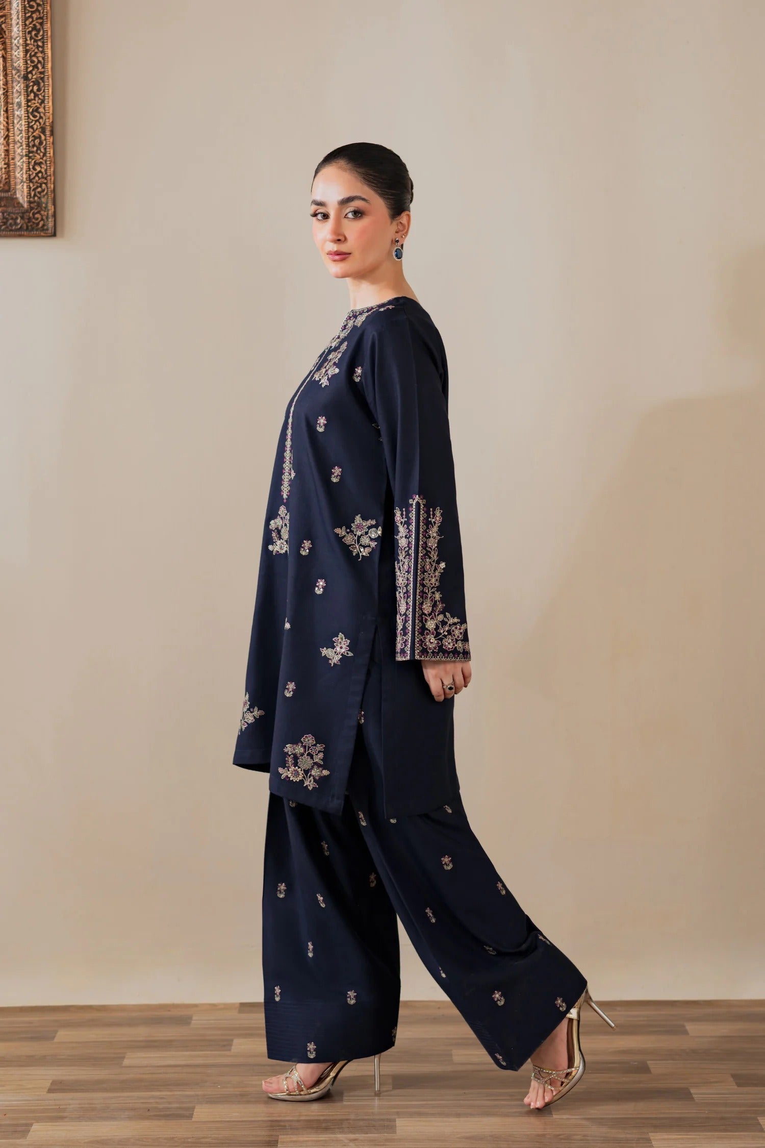 Mehjbeen Embroidered 2pc - Lawn